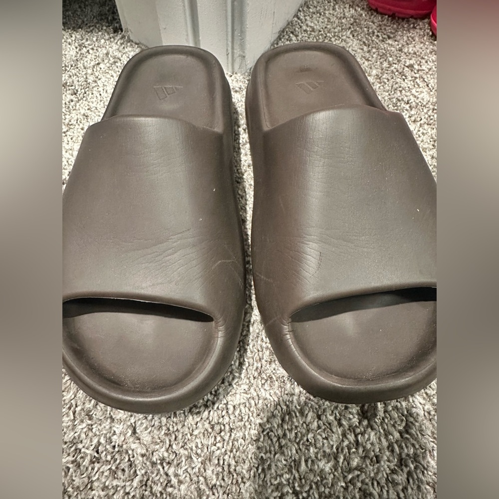 Adidas Yeezy slides